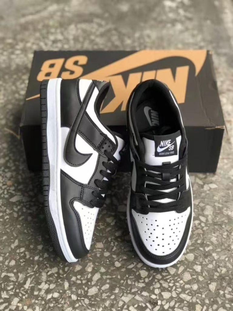 SB Dunk Low Black/White